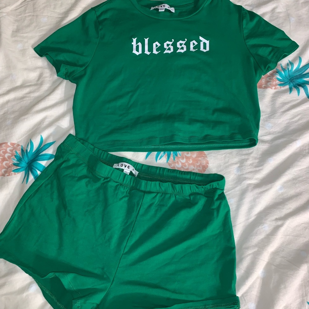 Green short/ crop top outfit